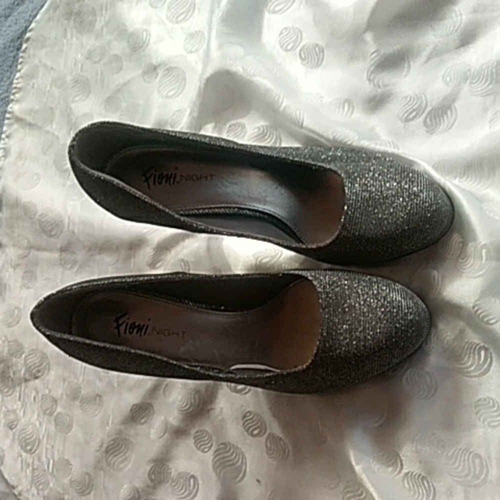 Fioni Night Sparkle Platform Pumps Women's Size 10 Silver Glitter Stiletto